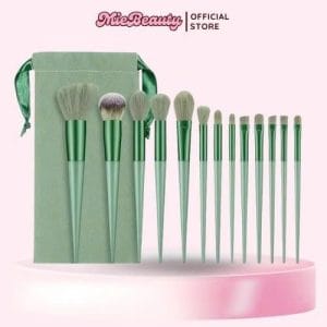 Đánh nền bằng cọ hay mút