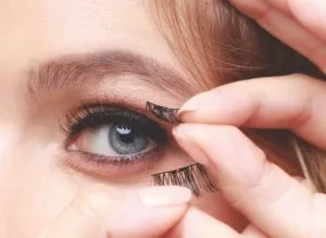 Mi Giả Làm Bằng Gì